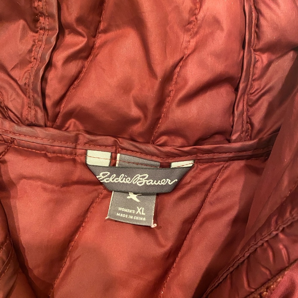 Eddie Bauer Women's Microlight Quilted Hooded Puffer Coat - Deep Red XL - Picture 6 of 7